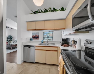 13211 Whitehaven Lane - Photo Thumbnail 22