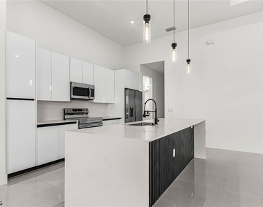 1900 Nw Embers Terrace - Photo Thumbnail 11