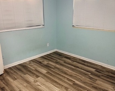 1113 Vineyard Street - Photo Thumbnail 3