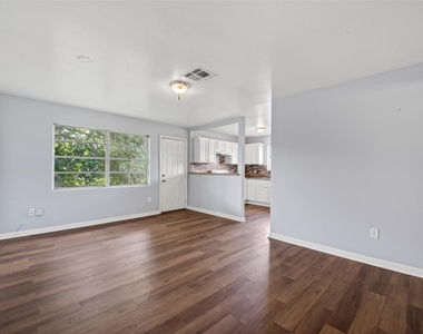 4118 Sunflower Street - Photo Thumbnail 7