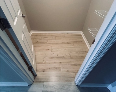 1437 Nw 31st Place - Photo Thumbnail 13