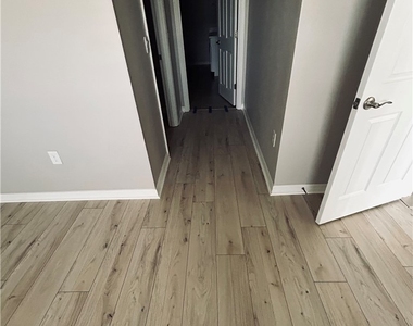 1437 Nw 31st Place - Photo Thumbnail 14