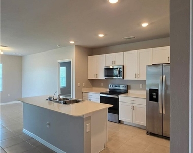 1437 Nw 31st Place - Photo Thumbnail 7