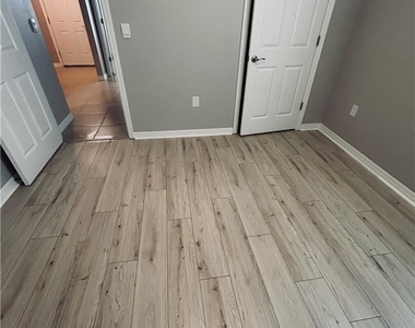 1437 Nw 31st Place - Photo Thumbnail 16