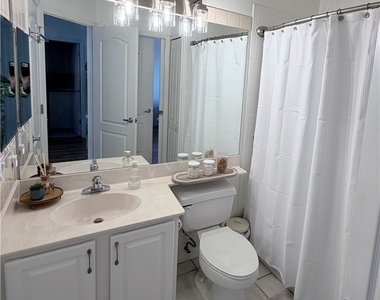 15055 Tamarind Cay Court - Photo Thumbnail 12