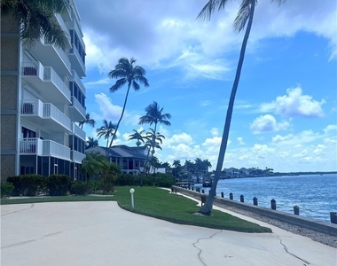60 Pelican Street W - Photo Thumbnail 3