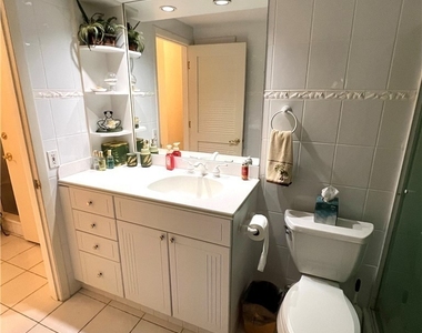60 Pelican Street W - Photo Thumbnail 8