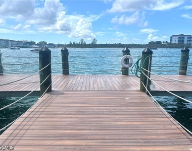 60 Pelican Street W - Photo Thumbnail 1