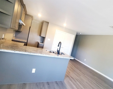 2203 N Winfree Street - Photo Thumbnail 6