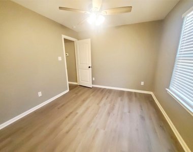 2203 N Winfree Street - Photo Thumbnail 10