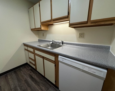 131 Eastern - Photo Thumbnail 5