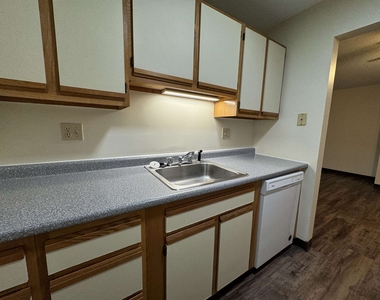 131 Eastern - Photo Thumbnail 6