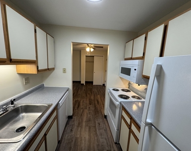 131 Eastern - Photo Thumbnail 8