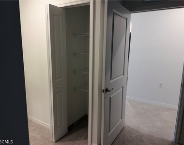 18421 Copperhead Court N - Photo Thumbnail 9