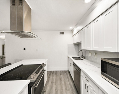 3131 Cummins Street - Photo Thumbnail 4
