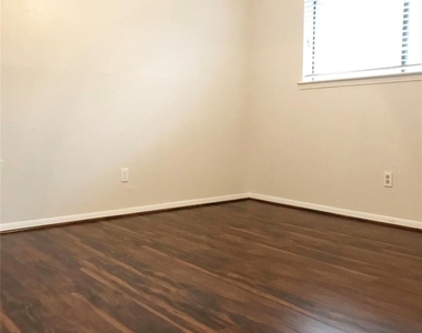 10118 Sageglow Drive - Photo Thumbnail 15