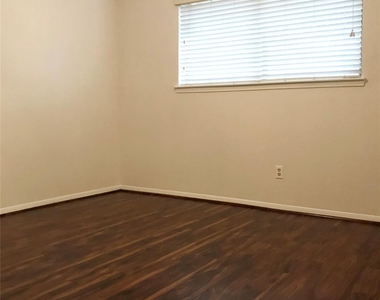 10118 Sageglow Drive - Photo Thumbnail 16