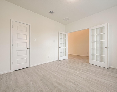 3111 Trishelle Court - Photo Thumbnail 4