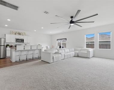 10138 Tiger Flower Lane - Photo Thumbnail 3