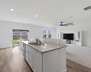 10138 Tiger Flower Lane - Photo Thumbnail 8