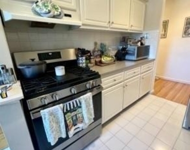 605 Grove - Photo Thumbnail 6
