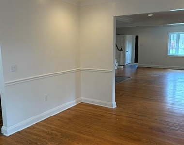 521 Pleasant Valley - Photo Thumbnail 3