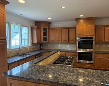 521 Pleasant Valley - Photo Thumbnail 4