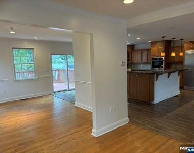 521 Pleasant Valley - Photo Thumbnail 10