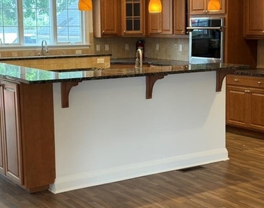 521 Pleasant Valley - Photo Thumbnail 7
