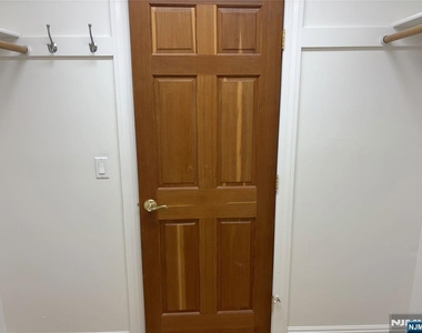 521 Pleasant Valley - Photo Thumbnail 27