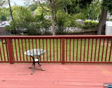521 Pleasant Valley - Photo Thumbnail 11