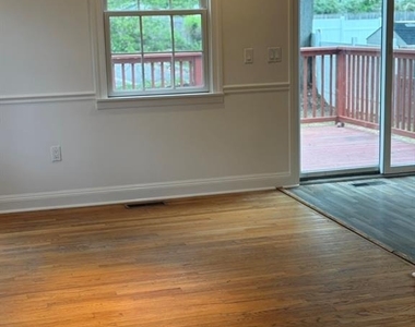 521 Pleasant Valley - Photo Thumbnail 9