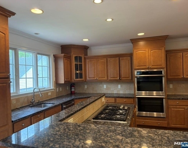 521 Pleasant Valley - Photo Thumbnail 5