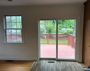 521 Pleasant Valley - Photo Thumbnail 14