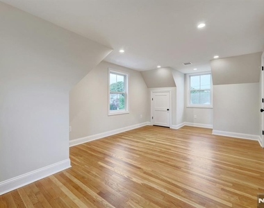 134 Johnson - Photo Thumbnail 23
