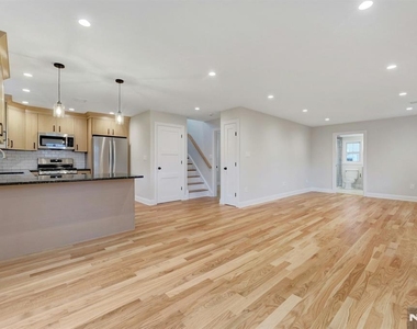 134 Johnson - Photo Thumbnail 7