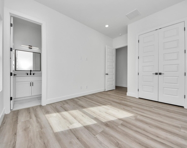 2408 Lorraine Street - Photo Thumbnail 35