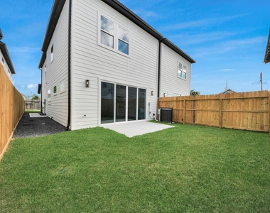 2408 Lorraine Street - Photo Thumbnail 37