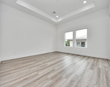 2408 Lorraine Street - Photo Thumbnail 23
