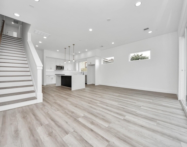 2408 Lorraine Street - Photo Thumbnail 20