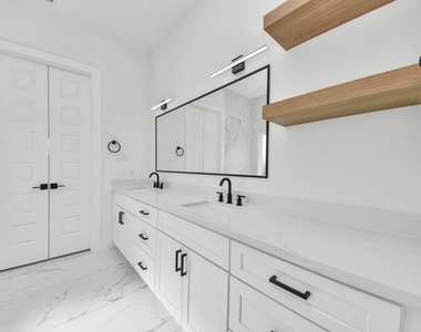 2408 Lorraine Street - Photo Thumbnail 28