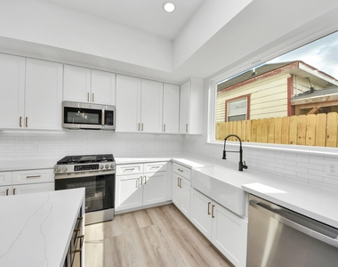 2408 Lorraine Street - Photo Thumbnail 13