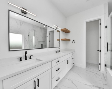 2408 Lorraine Street - Photo Thumbnail 25