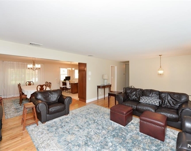 630 Van Emburgh - Photo Thumbnail 4