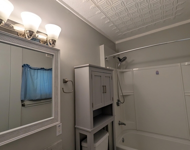 68 Charles - Photo Thumbnail 37