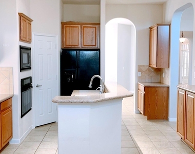 2910 Sandleigh Drive - Photo Thumbnail 10