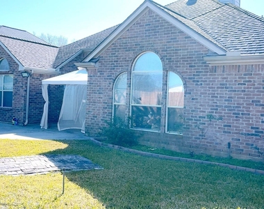 2910 Sandleigh Drive - Photo Thumbnail 21