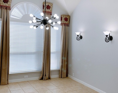 2910 Sandleigh Drive - Photo Thumbnail 5
