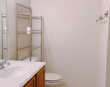 2910 Sandleigh Drive - Photo Thumbnail 20