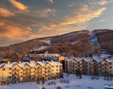 55 Orchard - Photo Thumbnail 21